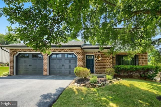 2832 GLEN HOLLOW DR, York, PA 17406
