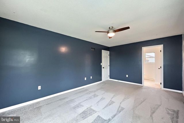 2832 GLEN HOLLOW DR, York, PA 17406