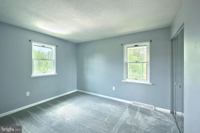 2832 GLEN HOLLOW DR, York, PA 17406