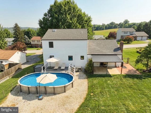 2832 GLEN HOLLOW DR, York, PA 17406