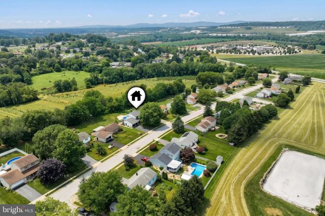 2832 GLEN HOLLOW DR, York, PA 17406