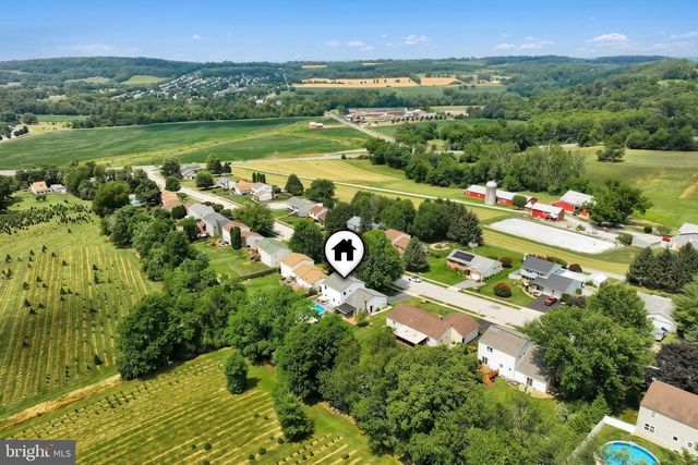2832 GLEN HOLLOW DR, York, PA 17406