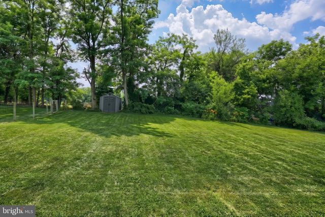 2832 GLEN HOLLOW DR, York, PA 17406
