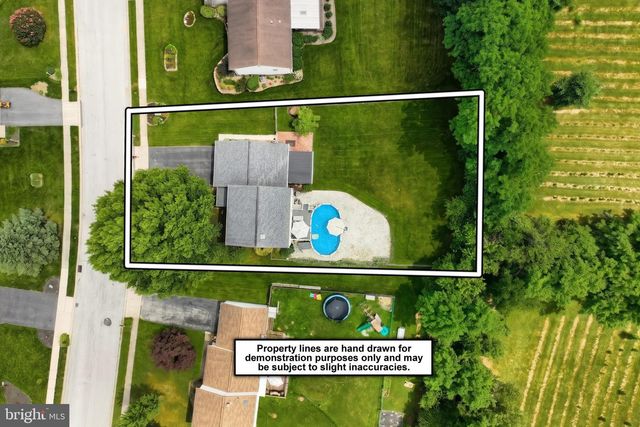 2832 GLEN HOLLOW DR, York, PA 17406