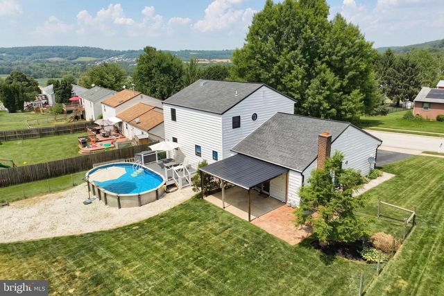 2832 GLEN HOLLOW DR, York, PA 17406
