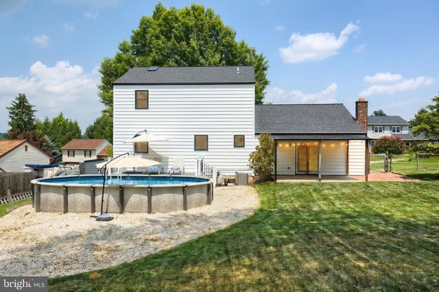 2832 GLEN HOLLOW DR, York, PA 17406
