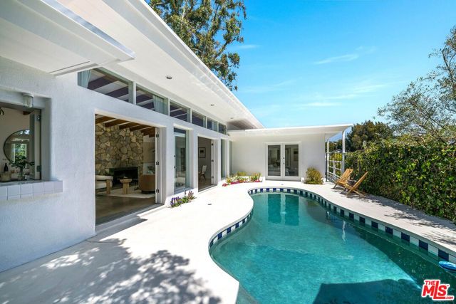 429 N Greencraig Road, Los Angeles, CA 90049