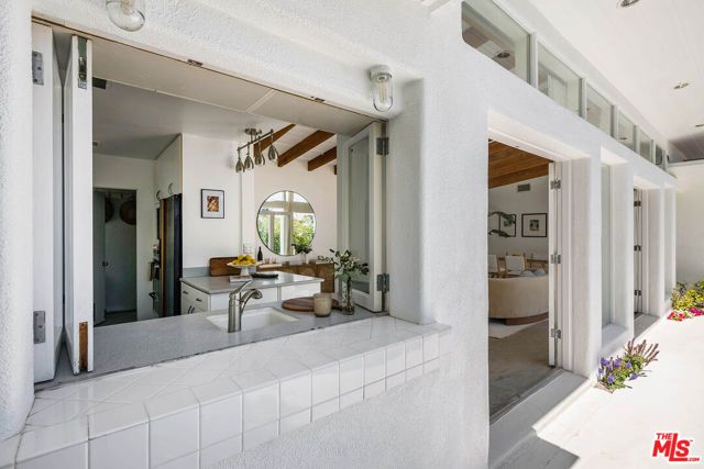 429 N Greencraig Road, Los Angeles, CA 90049