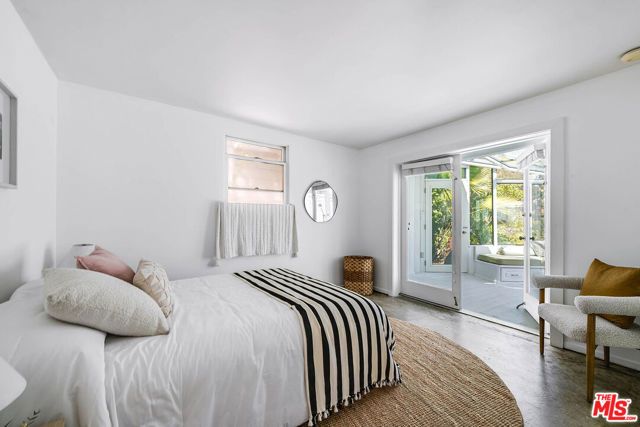 429 N Greencraig Road, Los Angeles, CA 90049