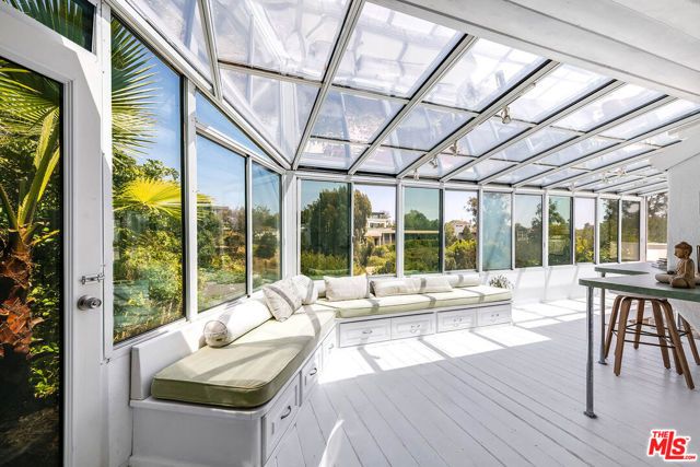 429 N Greencraig Road, Los Angeles, CA 90049