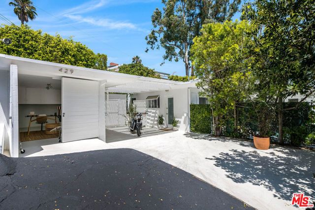 429 N Greencraig Road, Los Angeles, CA 90049