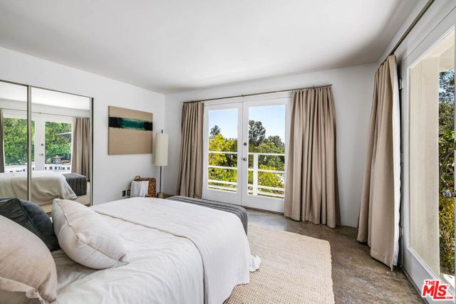 429 N Greencraig Road, Los Angeles, CA 90049