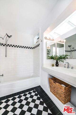 429 N Greencraig Road, Los Angeles, CA 90049
