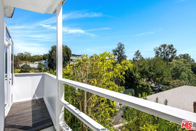 429 N Greencraig Road, Los Angeles, CA 90049