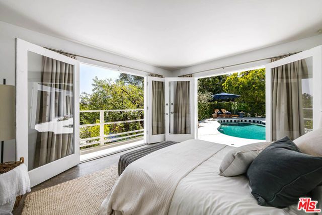 429 N Greencraig Road, Los Angeles, CA 90049