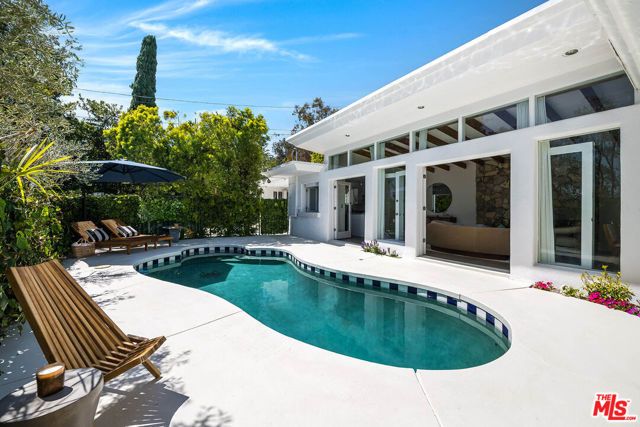 429 N Greencraig Road, Los Angeles, CA 90049