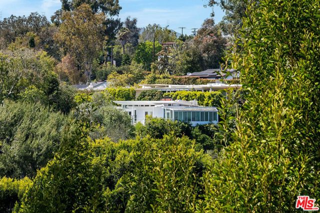 429 N Greencraig Road, Los Angeles, CA 90049