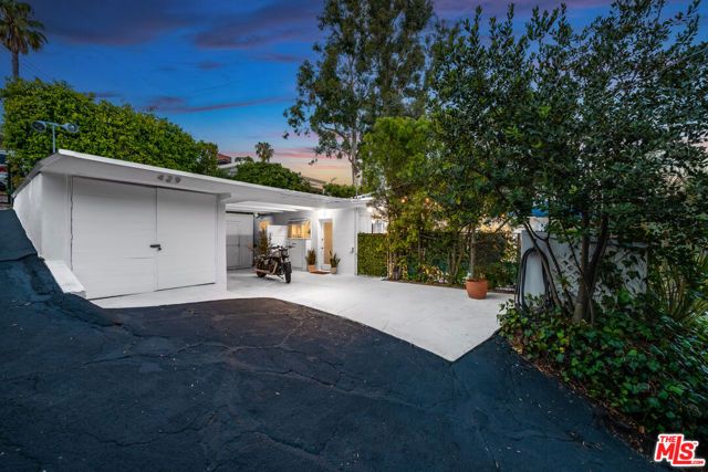 429 N Greencraig Road, Los Angeles, CA 90049