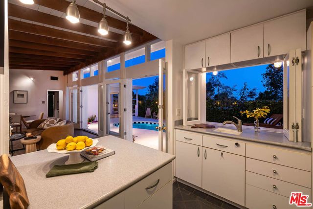429 N Greencraig Road, Los Angeles, CA 90049