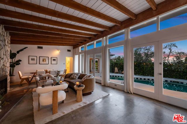 429 N Greencraig Road, Los Angeles, CA 90049