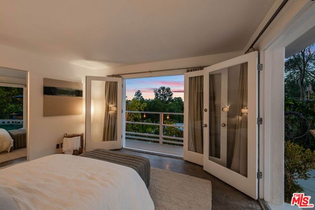 429 N Greencraig Road, Los Angeles, CA 90049