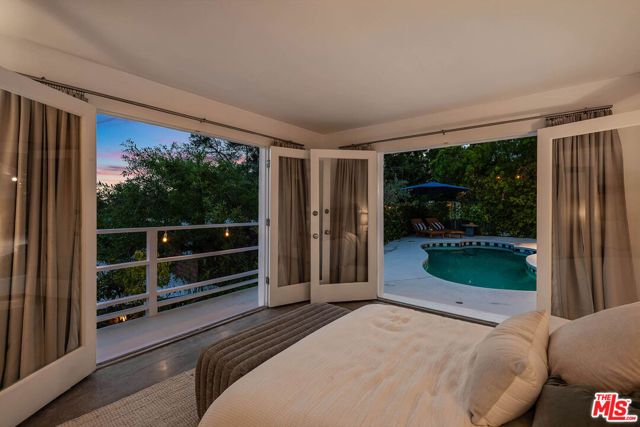 429 N Greencraig Road, Los Angeles, CA 90049