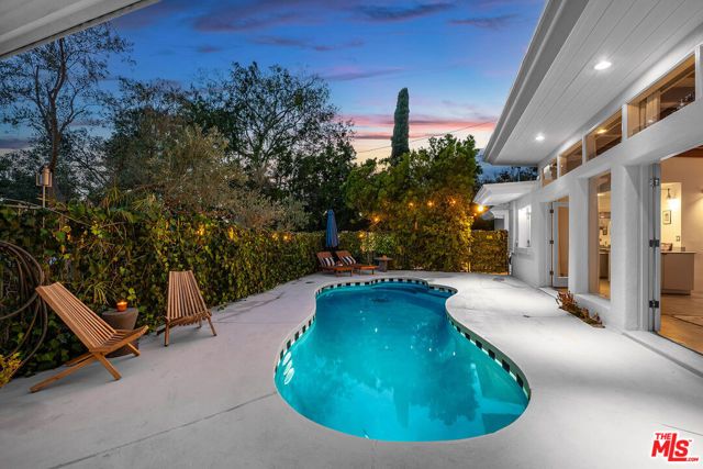 429 N Greencraig Road, Los Angeles, CA 90049