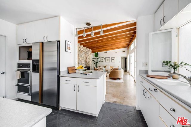 429 N Greencraig Road, Los Angeles, CA 90049