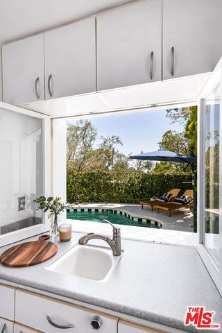 429 N Greencraig Road, Los Angeles, CA 90049