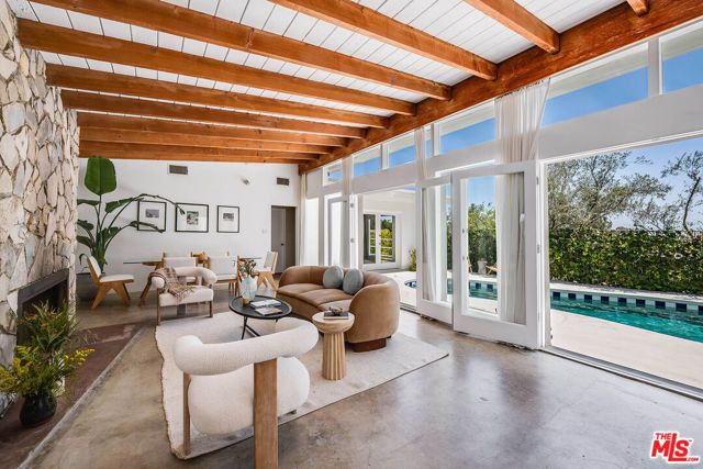 429 N Greencraig Road, Los Angeles, CA 90049