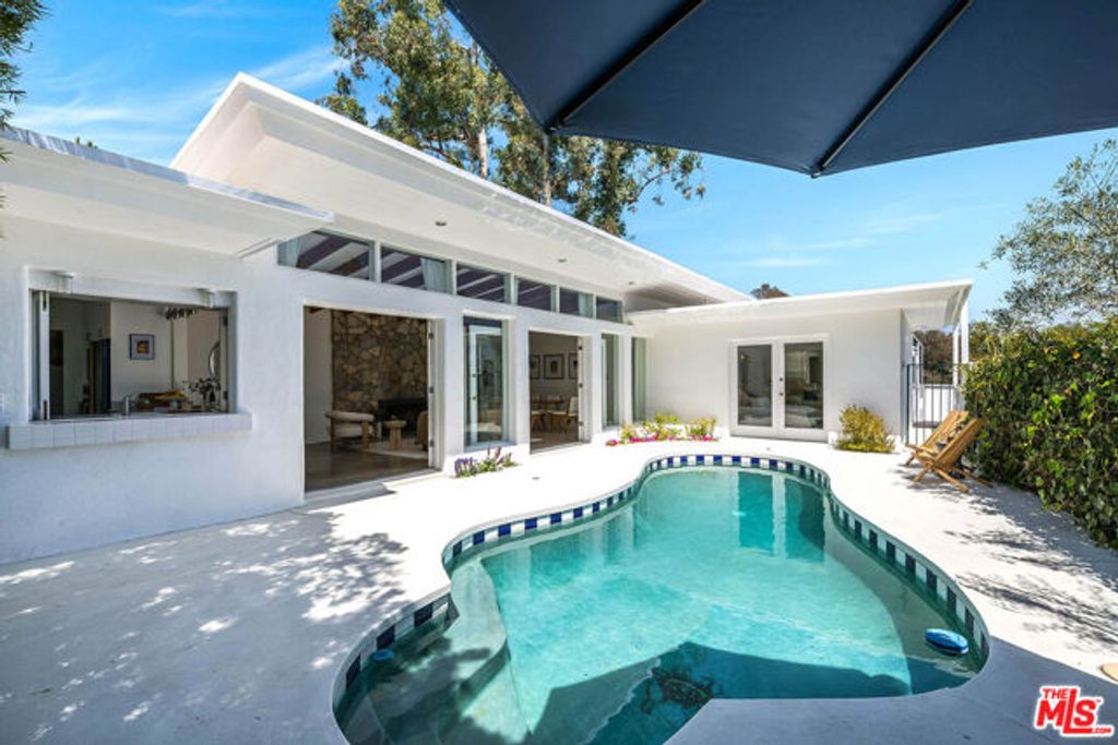 429 N Greencraig Road, Los Angeles, CA 90049