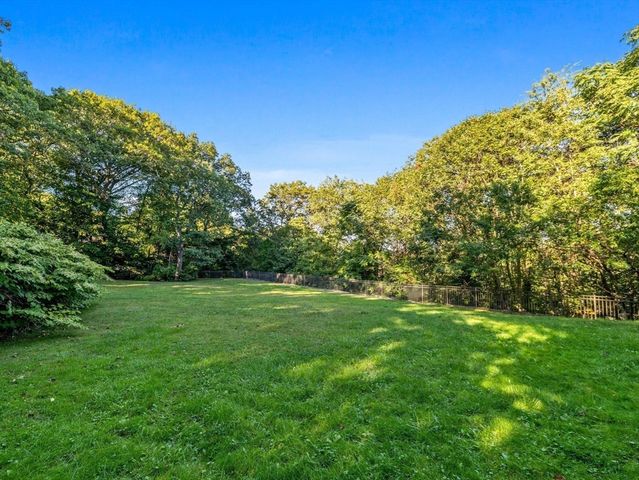33 Boulder Rd, Wellesley, MA 02481