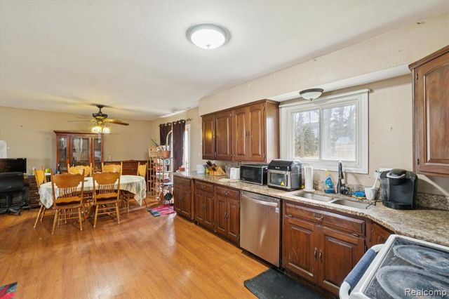 851 Academy Road, Holly, MI 48442