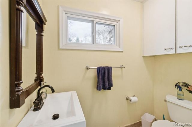 851 Academy Road, Holly, MI 48442