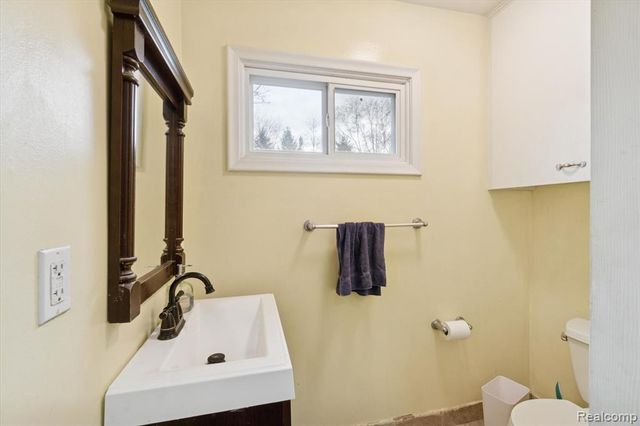 851 Academy Road, Holly, MI 48442