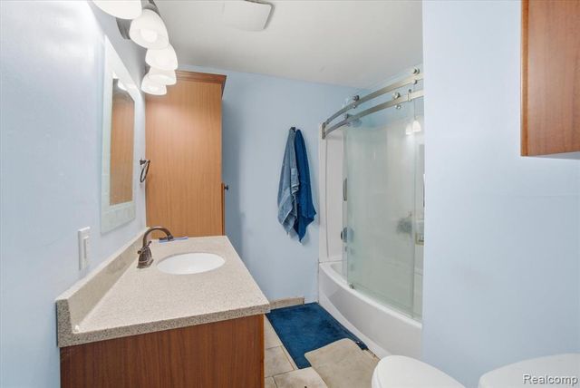 851 Academy Road, Holly, MI 48442