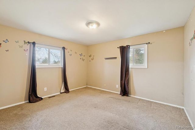 851 Academy Road, Holly, MI 48442