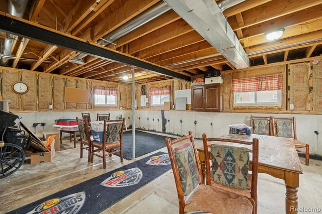 851 Academy Road, Holly, MI 48442