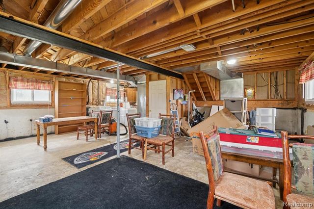 851 Academy Road, Holly, MI 48442