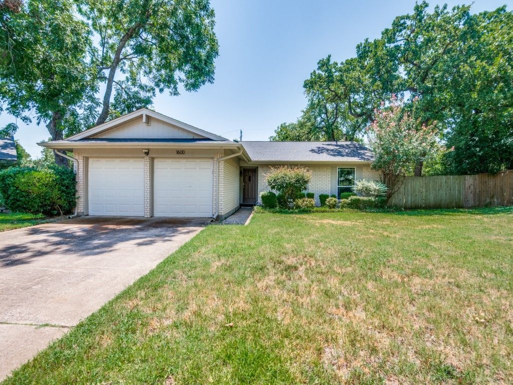 1600 Celeste Court, Arlington, TX 76012