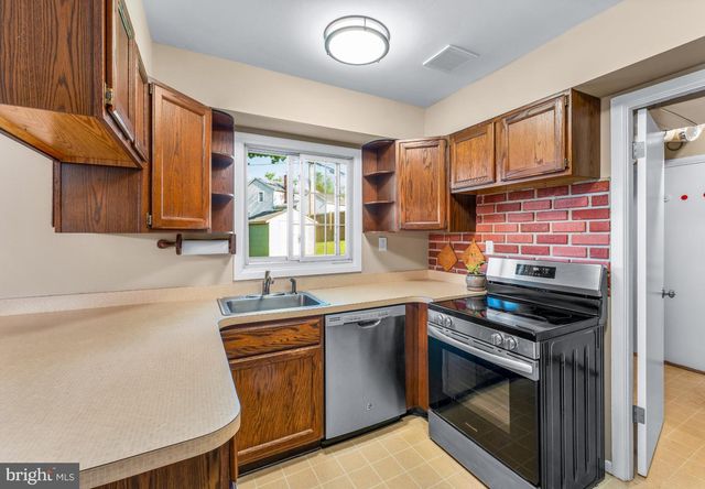2414 KINDERBROOK LN, Bowie, MD 20715