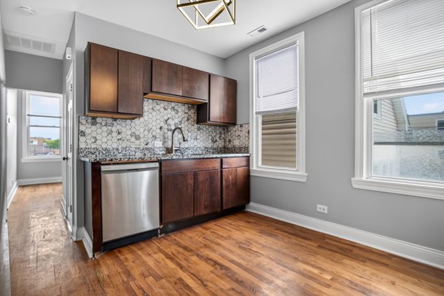 2818 N Drake Avenue, Chicago, IL 60618