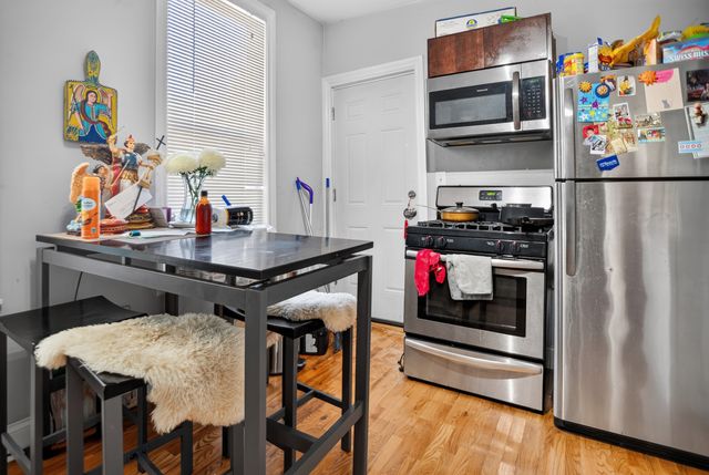 2818 N Drake Avenue, Chicago, IL 60618