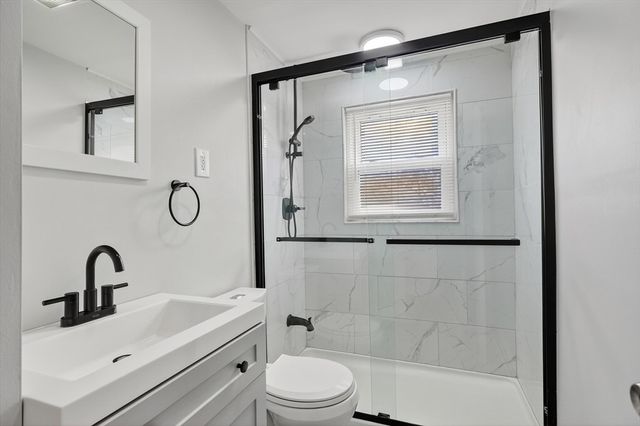 35 Camilla Ave, Dracut, MA 01826