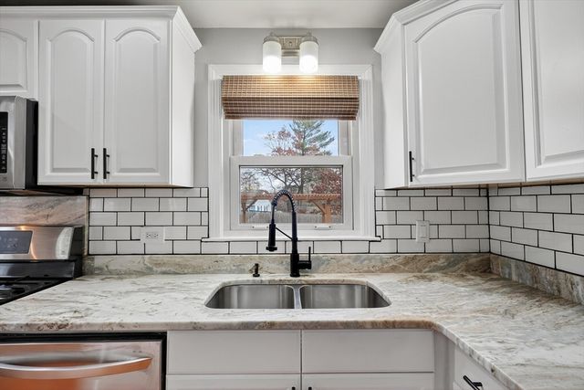 35 Camilla Ave, Dracut, MA 01826