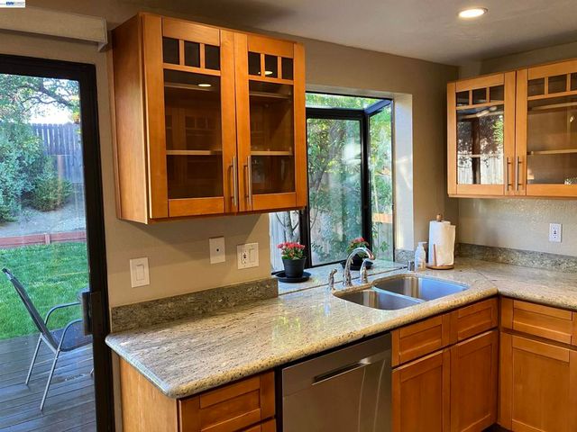 181 Yachtsman Dr, Vallejo, CA 94591