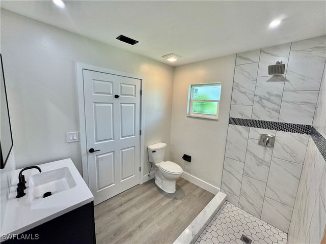 145 SW 28th TER, Cape Coral, FL 33914
