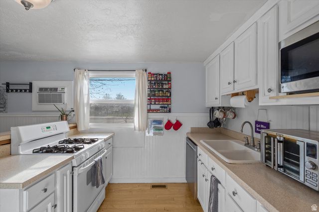 88 S ELLISON ST, Layton, UT 84041