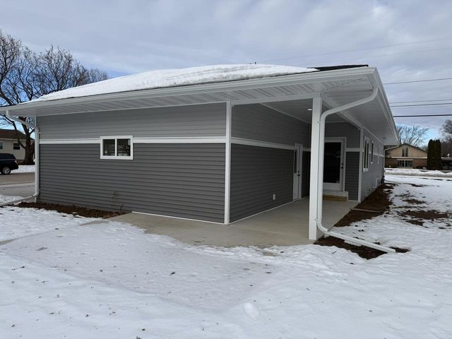 1734 OAK STREET, Oshkosh, WI 54901