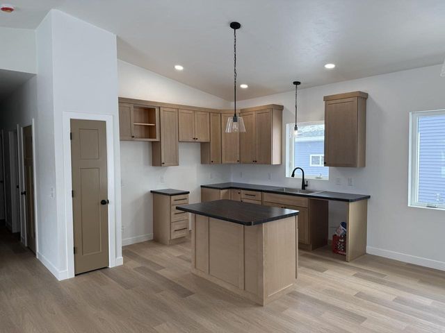 1734 OAK STREET, Oshkosh, WI 54901